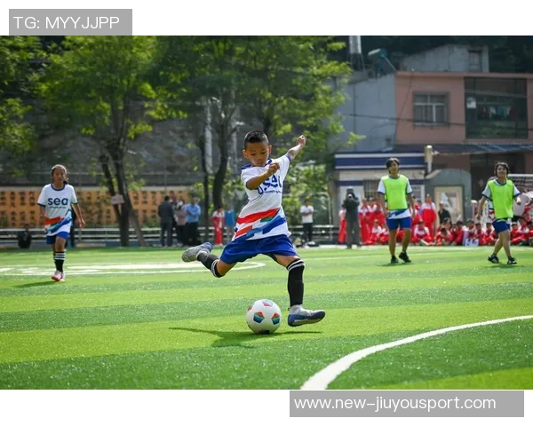 李建华的足球之路:从青涩少年到职业球员的成长历程与心路历程 李建华的足球之路:从青涩少年到职业球员的成长历程与心路历程