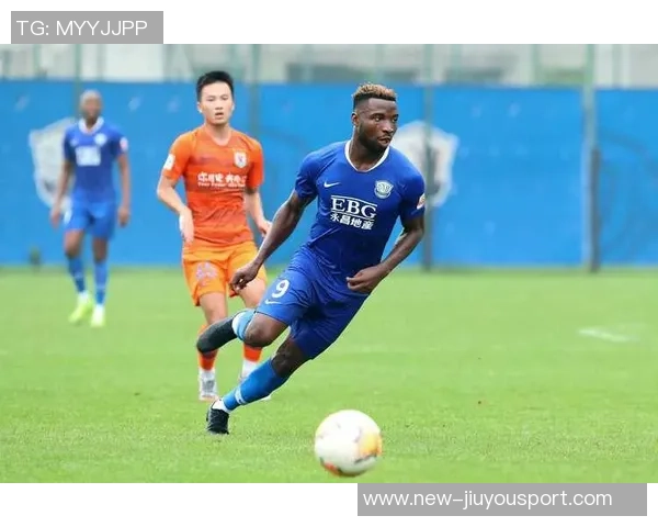 肇俊哲的足球传奇之路：从草根到顶尖球员的奋斗历程