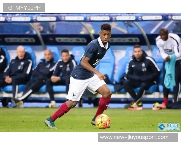 穿带铁钉的足球鞋如何提升球员在比赛中的表现与安全性分析