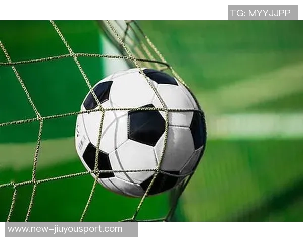 足球场上的瞬间捕捉镜头背后的故事与技巧解析